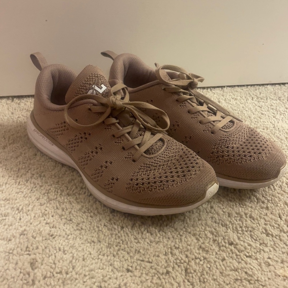 APL PROPELIUM II tennis shoes! Mauve- worn twice ! Size 7.5